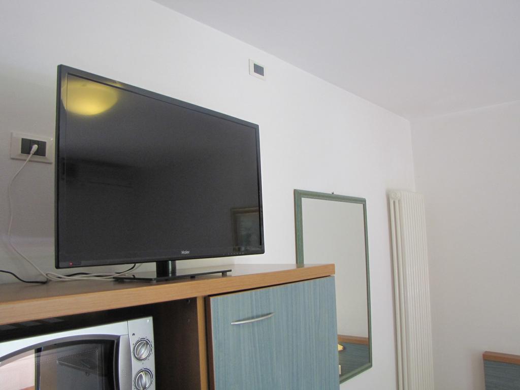 Residence Villa Margherita Brenzone sul Garda Luaran gambar