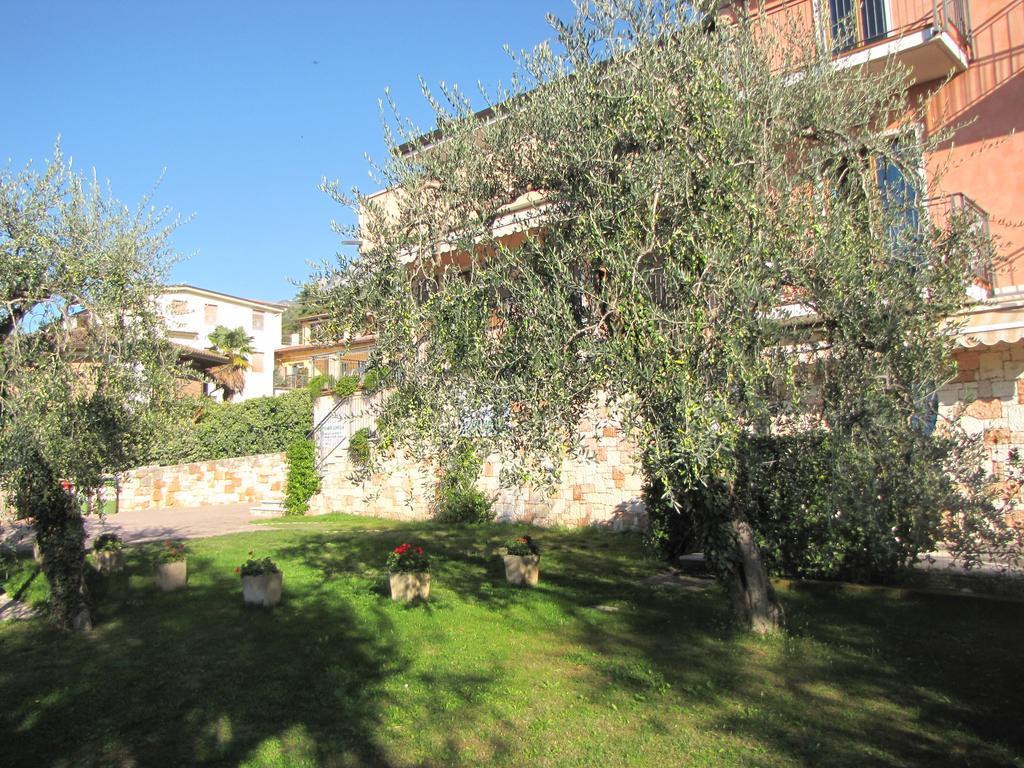 Residence Villa Margherita Brenzone sul Garda Luaran gambar