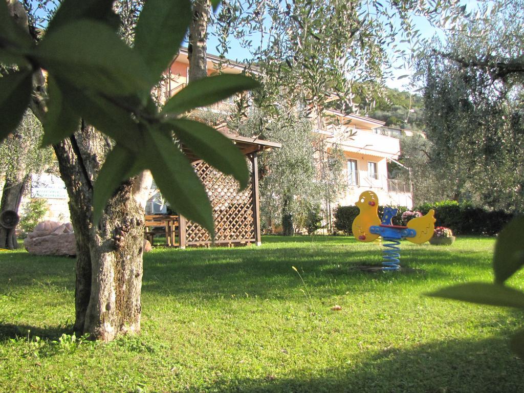 Residence Villa Margherita Brenzone sul Garda Luaran gambar