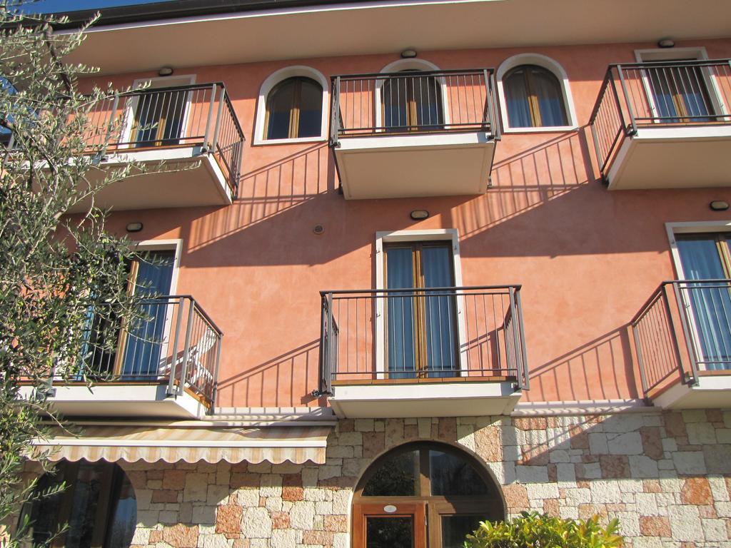 Residence Villa Margherita Brenzone sul Garda Luaran gambar