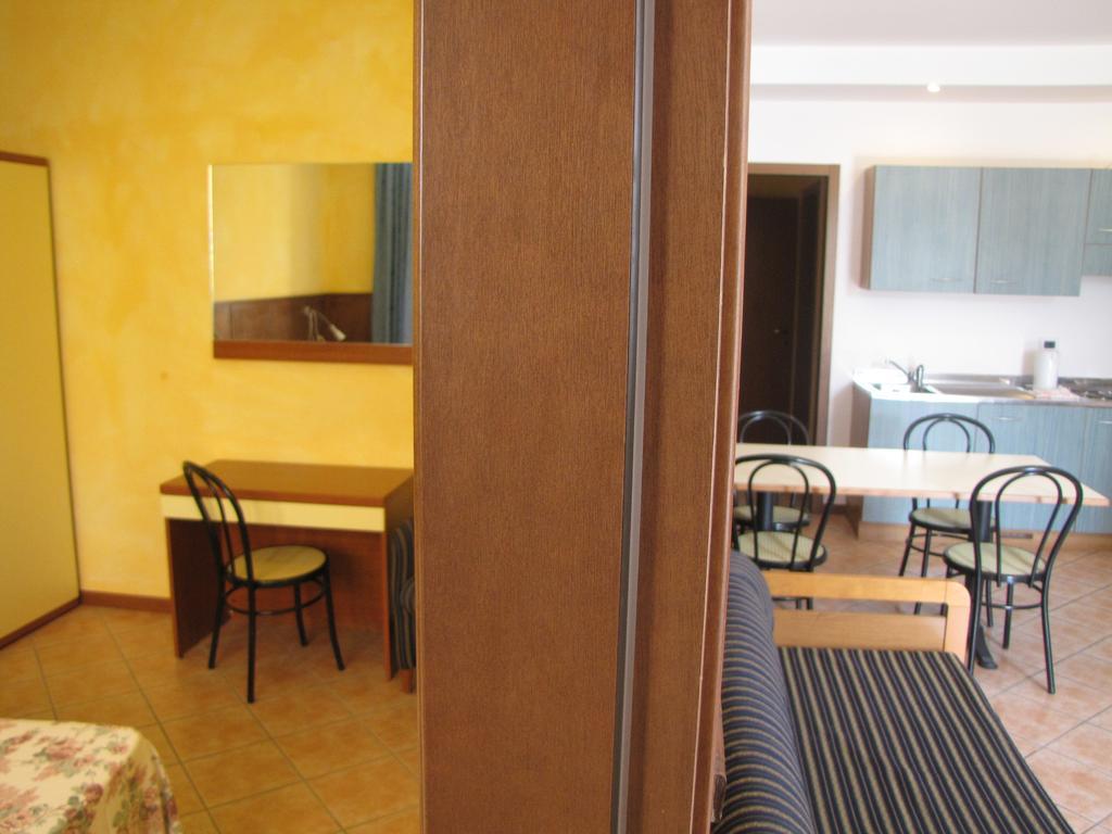 Residence Villa Margherita Brenzone sul Garda Luaran gambar